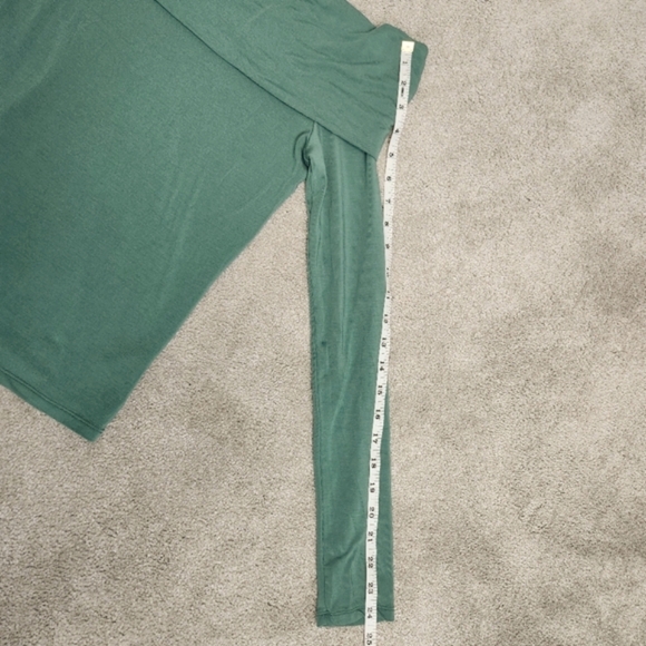 Aritzia Babaton Green Streamline Long Sleeve Top Size M Stretchy Soft Romantic - Picture 7 of 13